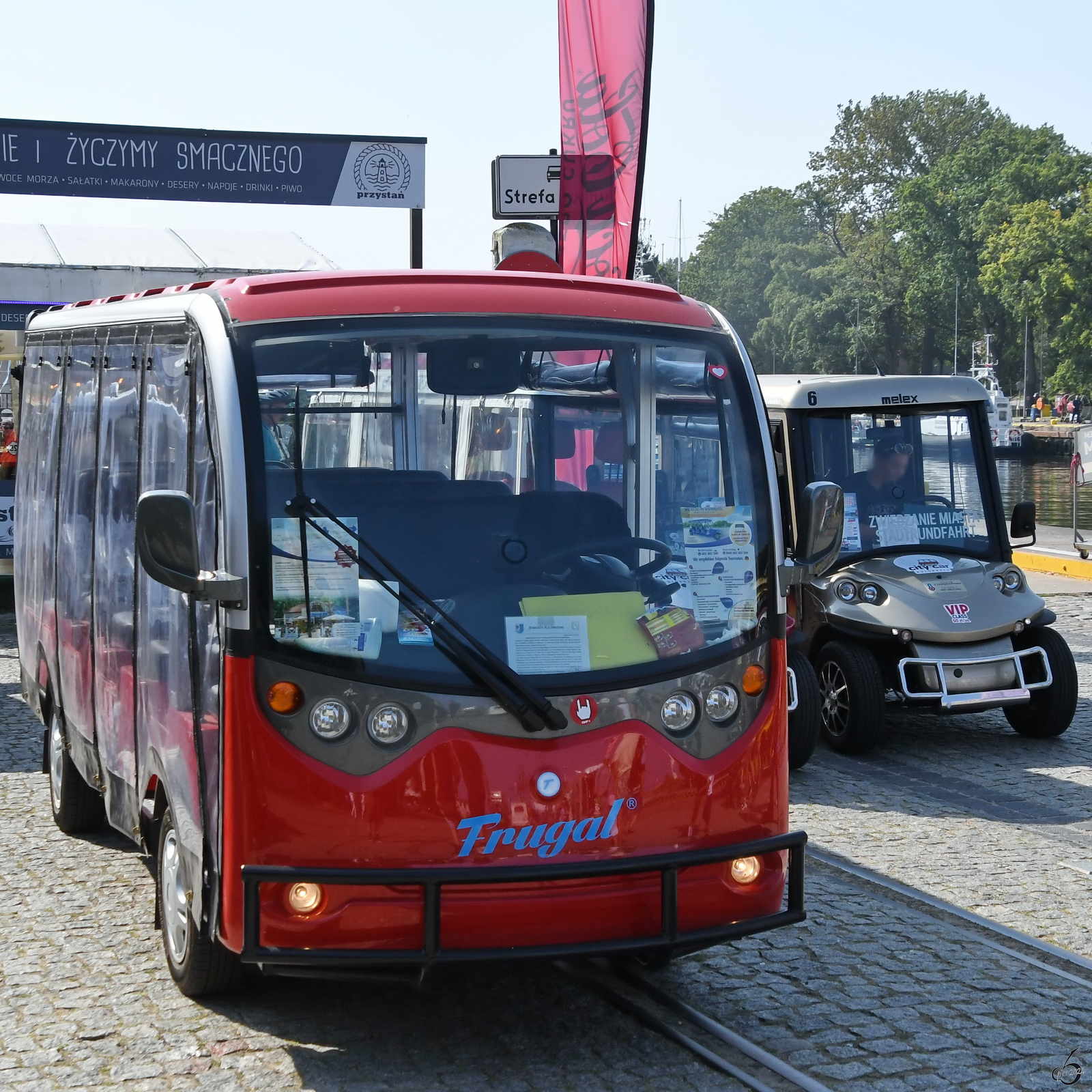 Anfang September 2024 waren am Hafen in Kołobrzeg (Kolberg) diese Elektromobile zu sehen.