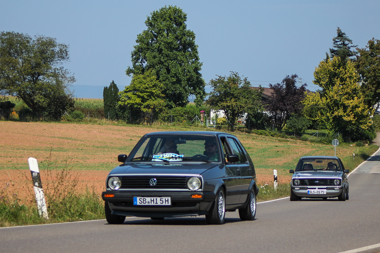 Bestes Wetter für eine Ausfahrt. Am 01.09.2024 hatte der MSC Eppelborn zu einer Ausfahrt durch das Saarland geladen. Hier konnte ich zwei der teilnehmenden Fahrzeuge, einen VW Golf II und einen Ford Escort, bei Habach fotografieren