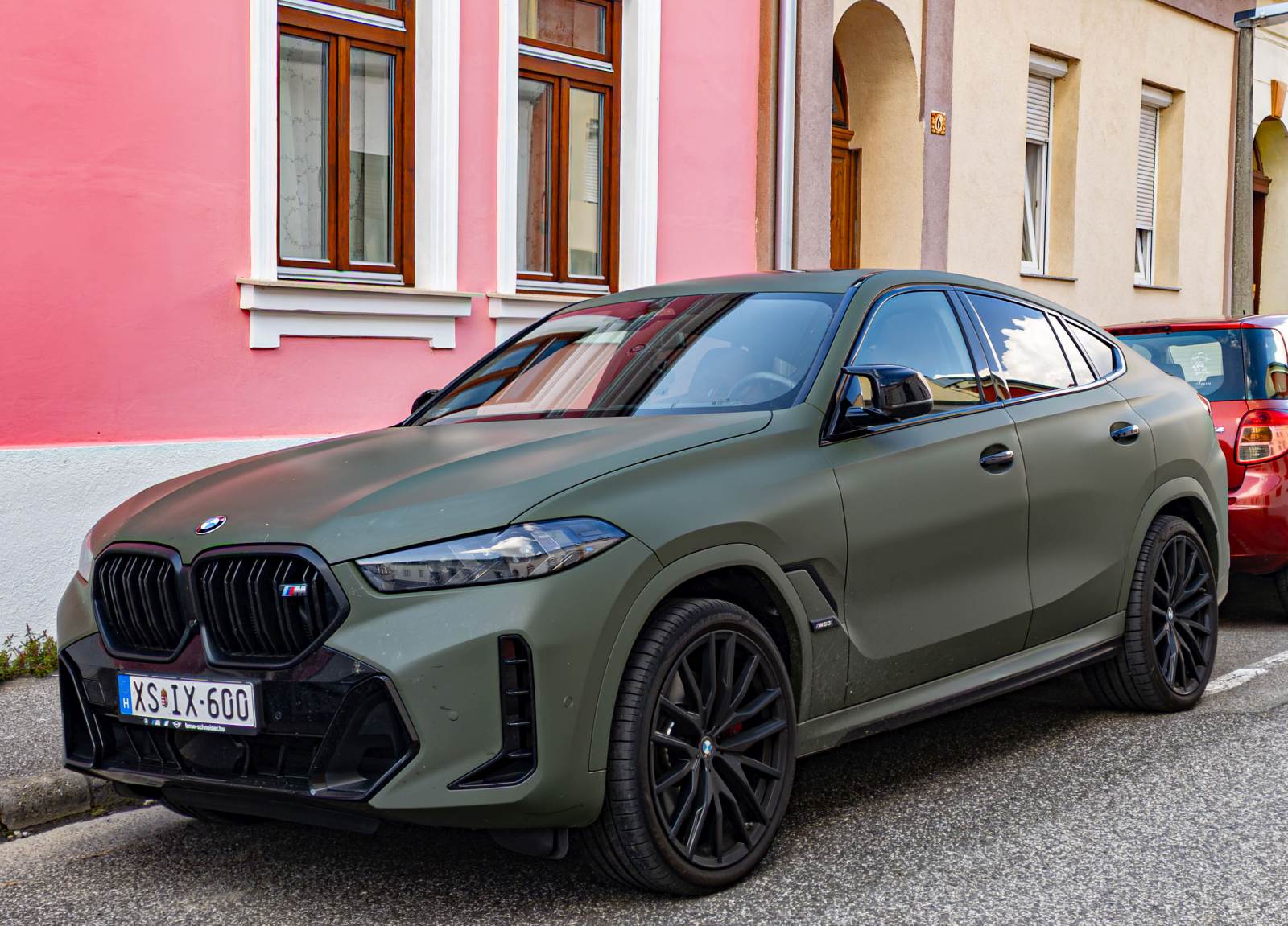 BMW X6 M60i aus der Generation  G06 . Die Aufnahme stammt von 09.2024