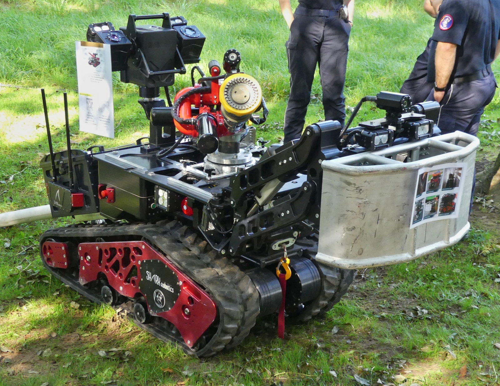 Colossus (Shark Robotics), Feuerlöschroboter steht zur Vorführung beim See von Echternach bereit. 22.09.2024