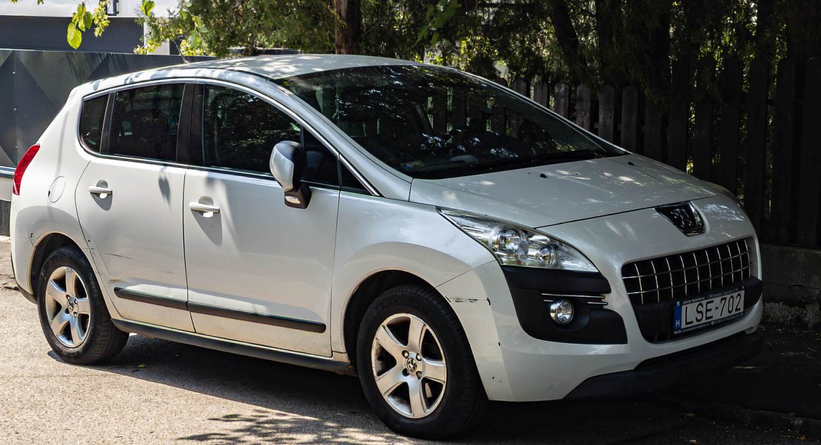 Diese Peugeot 3008 (erste Generation pre-Facelift) habe ich in Juli, 2024 fotografiert.