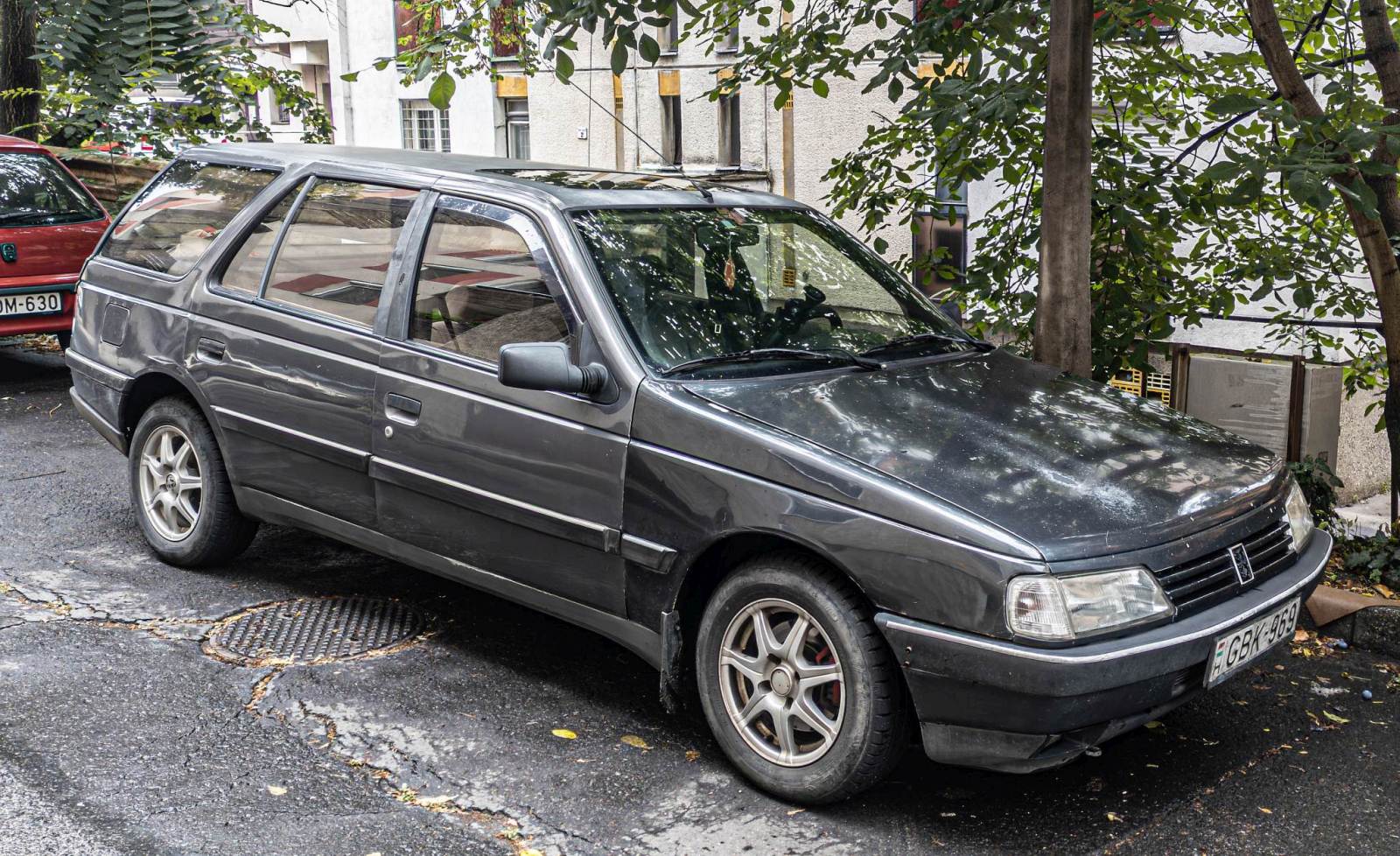 Diese Peugeot 405 SW (also Kombi) habe ich in Juli, 2024 aufgenommen.