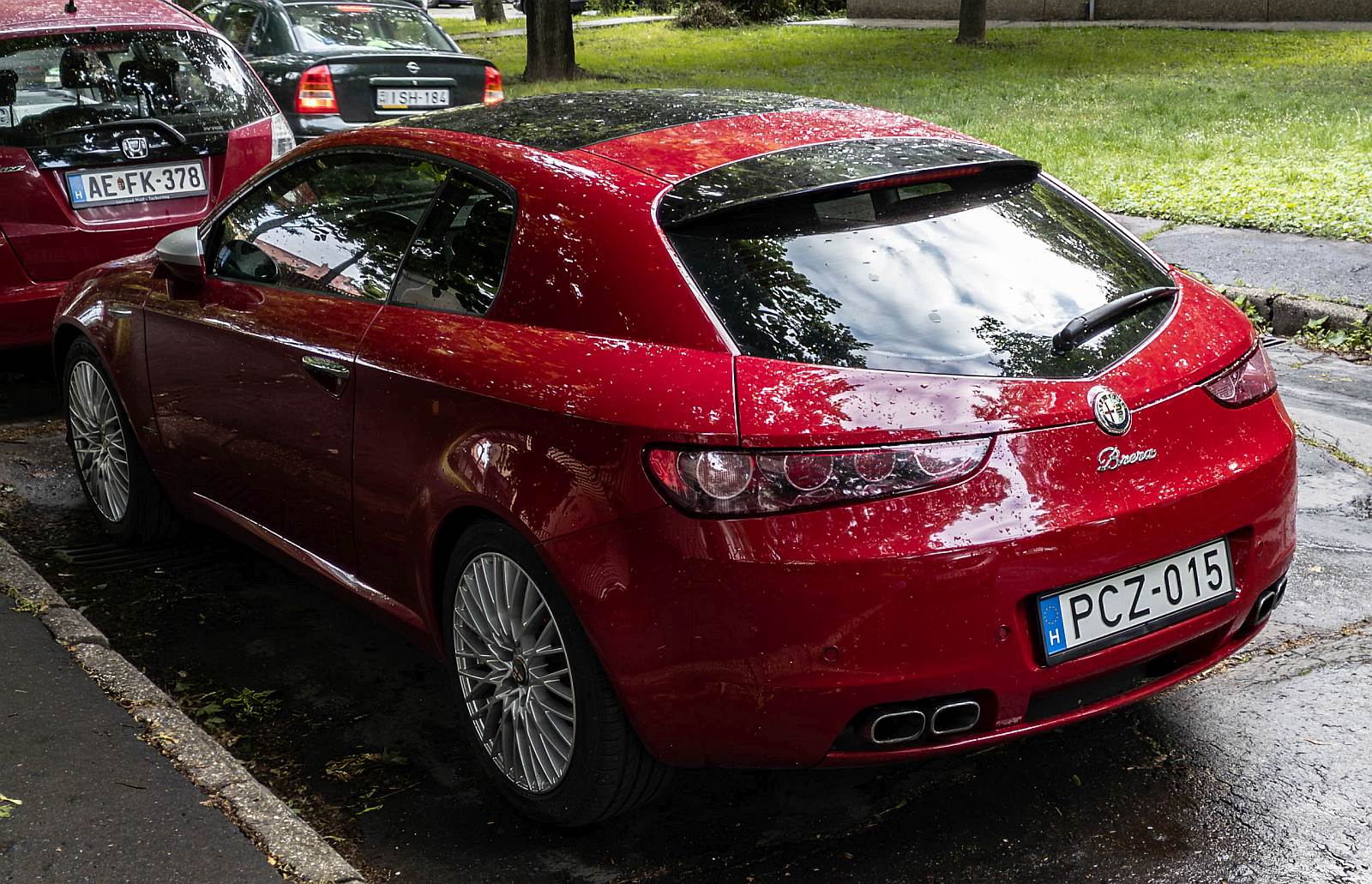 Diesen Alfa-Romeo Brera (Farbe: Rossa Alfa, alias Alfa Red) habe ich von hinten auch in Mai, 2024 aufgenommen.