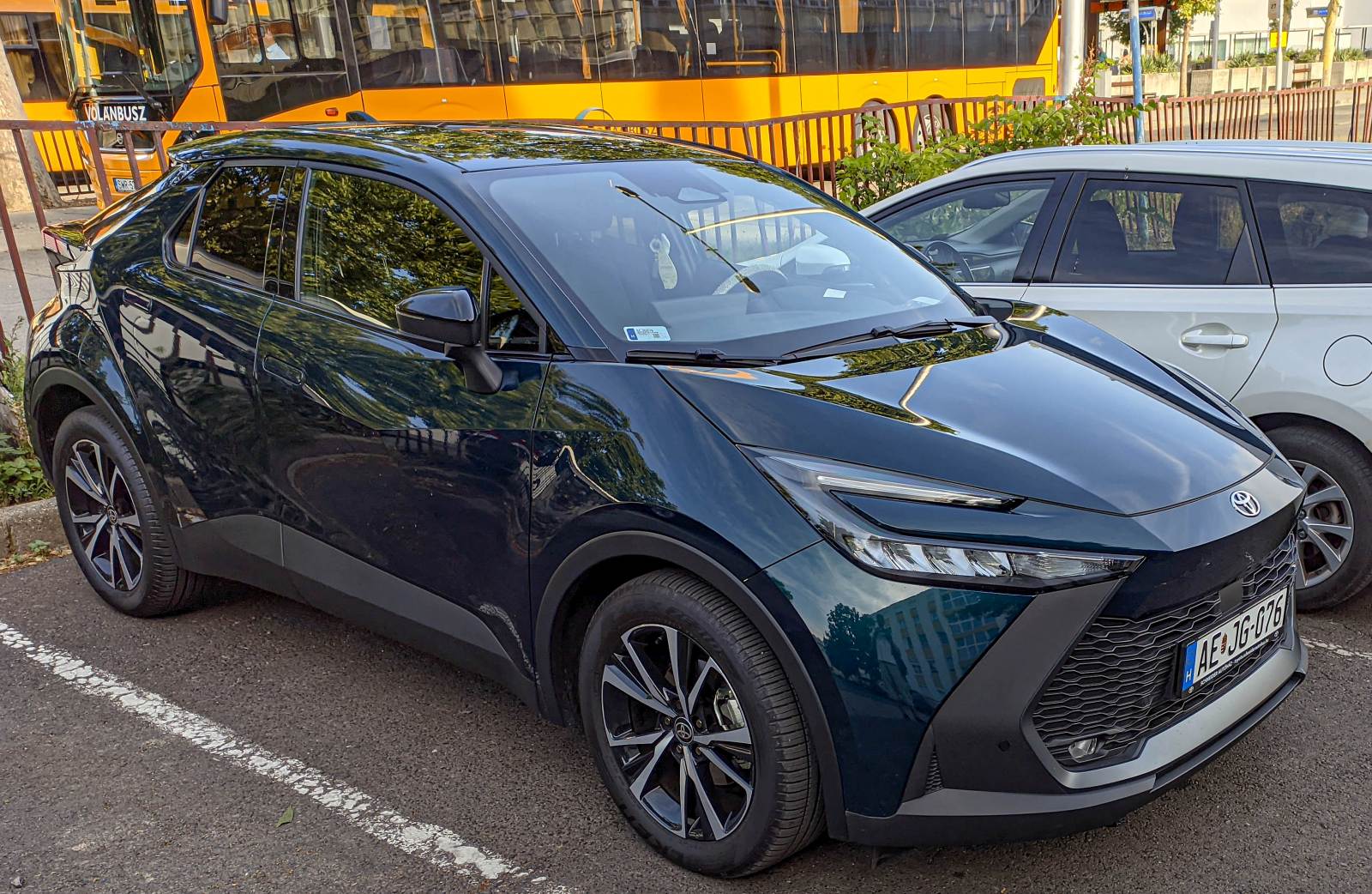 Diesen Toyota C-HR (zweite Generation, Frabe: Midnight Teal) habe ich in Juni, 2023 fotografiert.