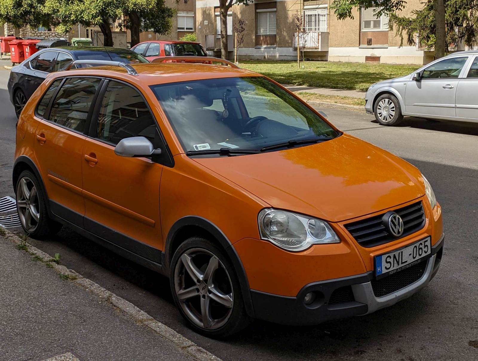 Diesen VW Cross polo Mk4 Facelift in der Farbe Magma Orange habe ich in Juni, 2023 fotografiert.