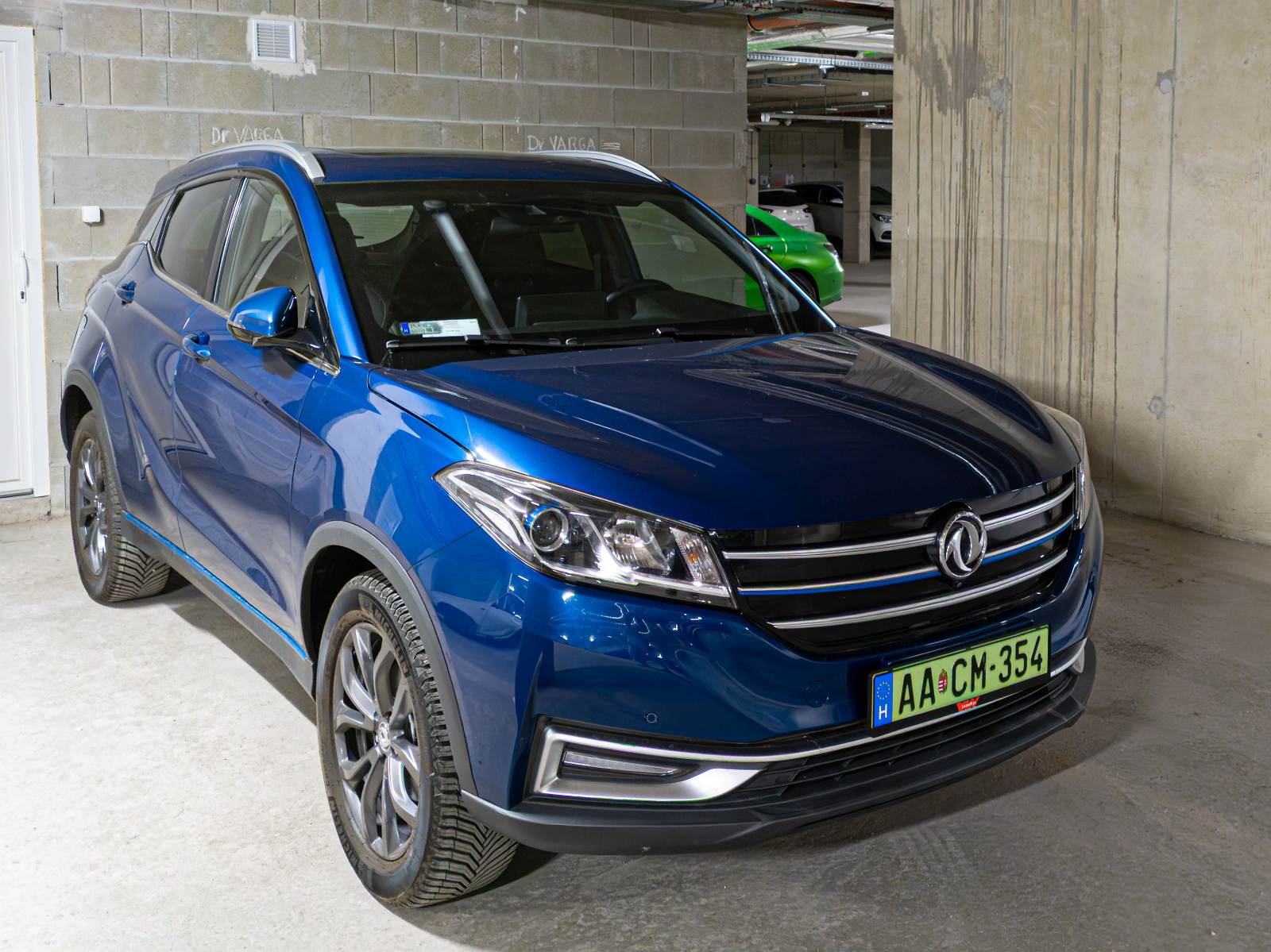 Dongfeng (DFSK) Seres 3 SUV in Balue Metallic, gesehen in September, 2024.