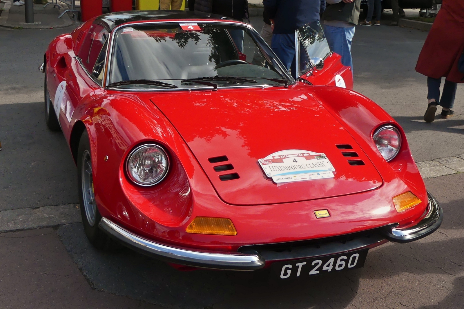 Ferrari Dino; BJ 1972, war nach der Luxemburg Classic, auf dem Parkplatz in der Stadt Luxemburg zu sehen. 