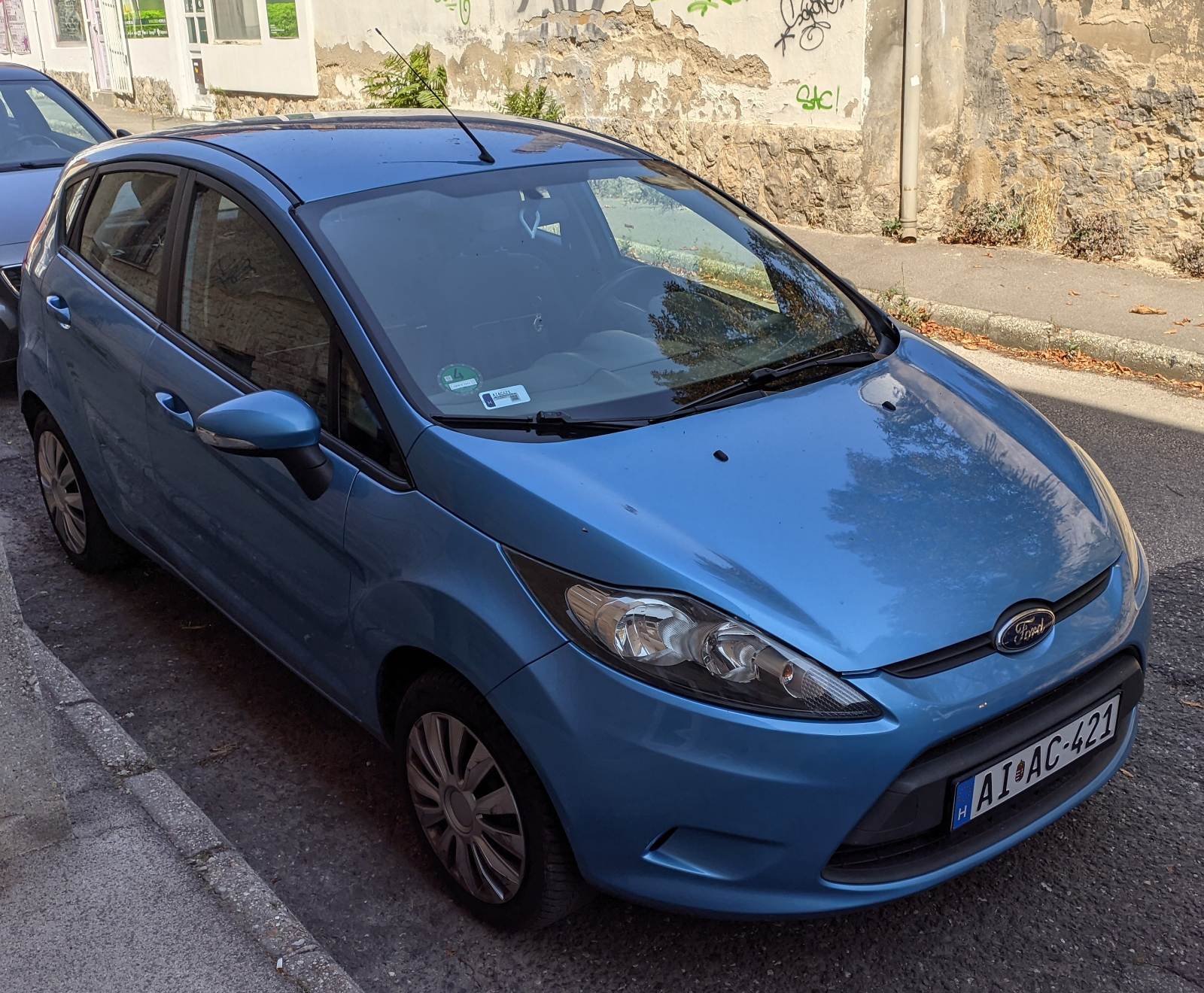 Ford Fiesta Mk6 in der Farbe  Vision Blue , gesehen in August, 2024.