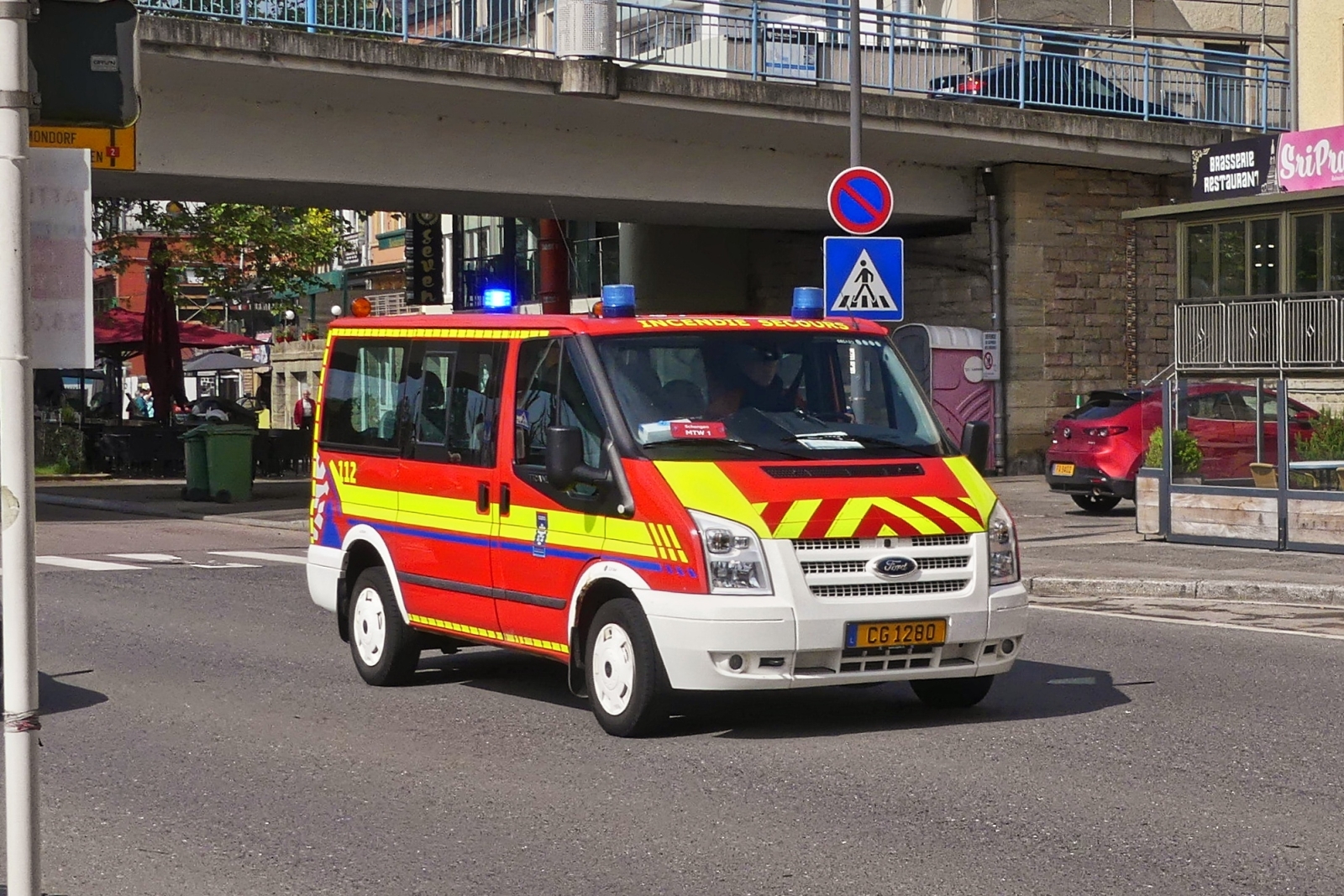 Ford Transit Mannschaftstransportwagen, der Wehr aus Schengen, gesehen in Remich. 20.05.2024