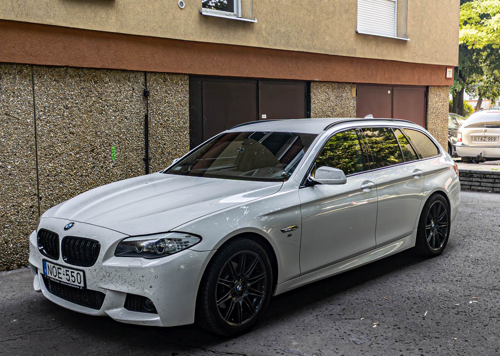 Hier ist ein BMW 5er F11 Touring zu sehen. Die Aufnahme stammt von Juli, 2024.