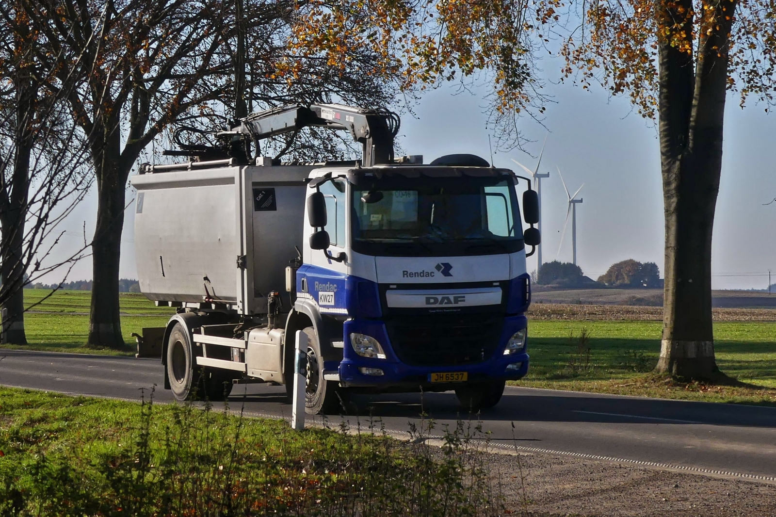 LKW Daf, mit Aufbau zum Abholen von verendetem Vieh, fuhr mir nahe Derenbach vor die Linse. 10.2024