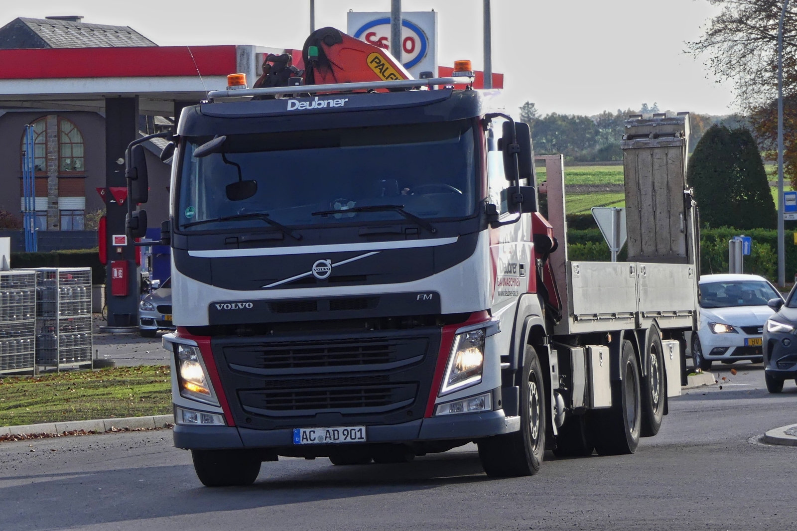 LKW Volvo FM mit Sonderaufbau, aufgenommen nahe der Féitsch. 10.2024