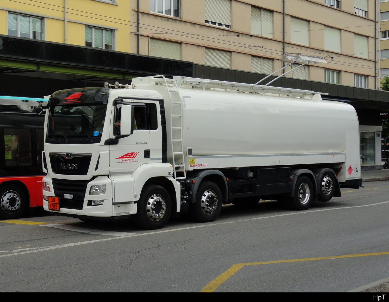 MAN Tanklaster unterwegs in der Stadt Biel am 2024.07.06