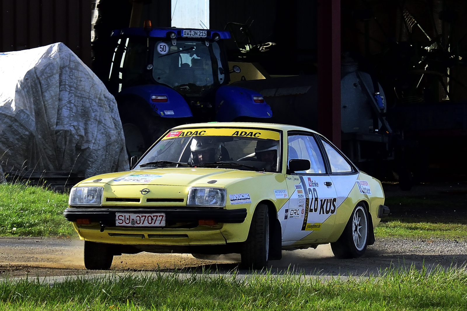  Opel Manta B, MSC Wahlscheid e. V. im ADAC, Heinz Robert Jansen & Alexander Brauer, bei der Rallye Köln - Ahrweiler am 12.11.2022, bei Rodder