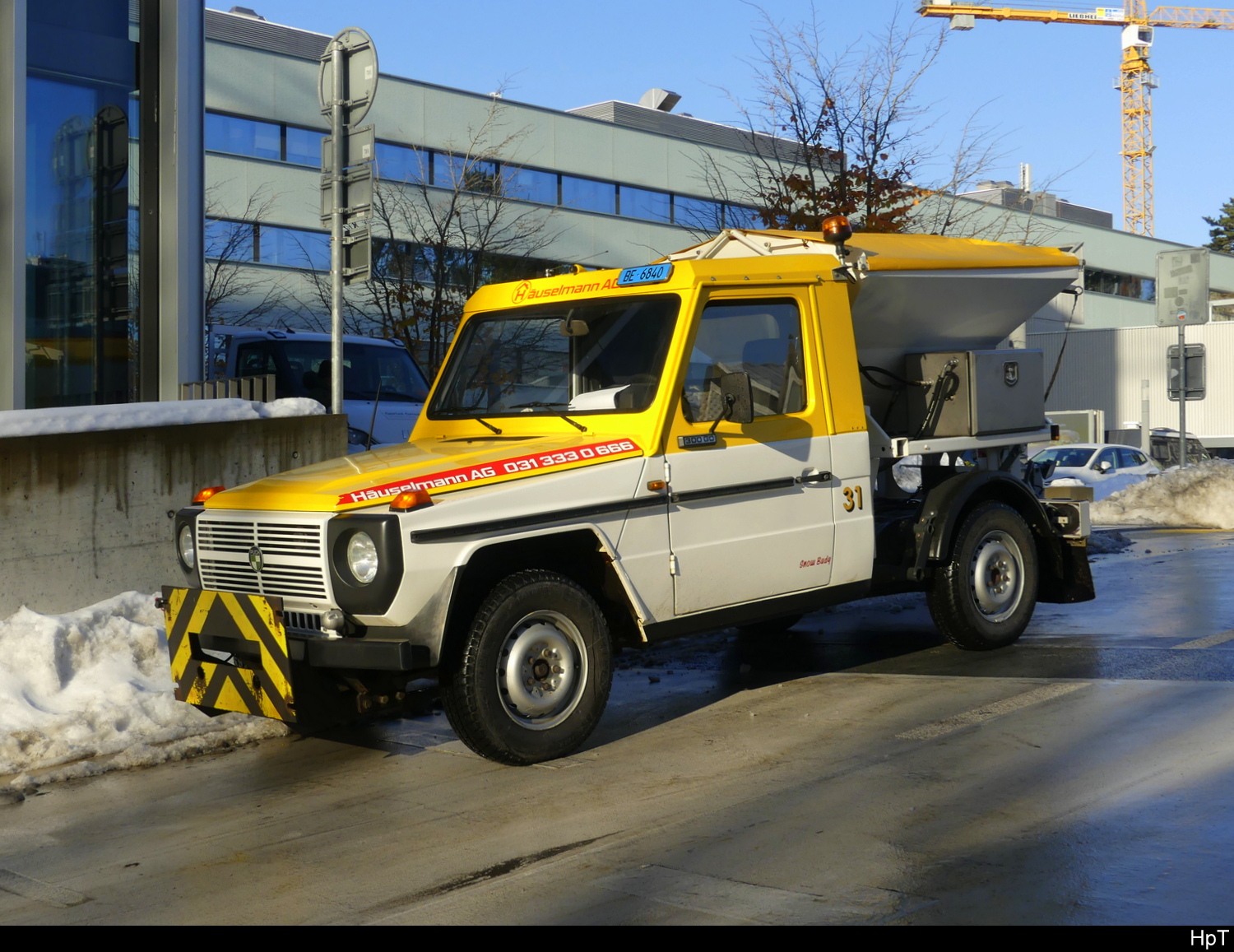 Puch 300 GD im Winterdienst unterwegs in der Stadt Bern am 2024.11.25