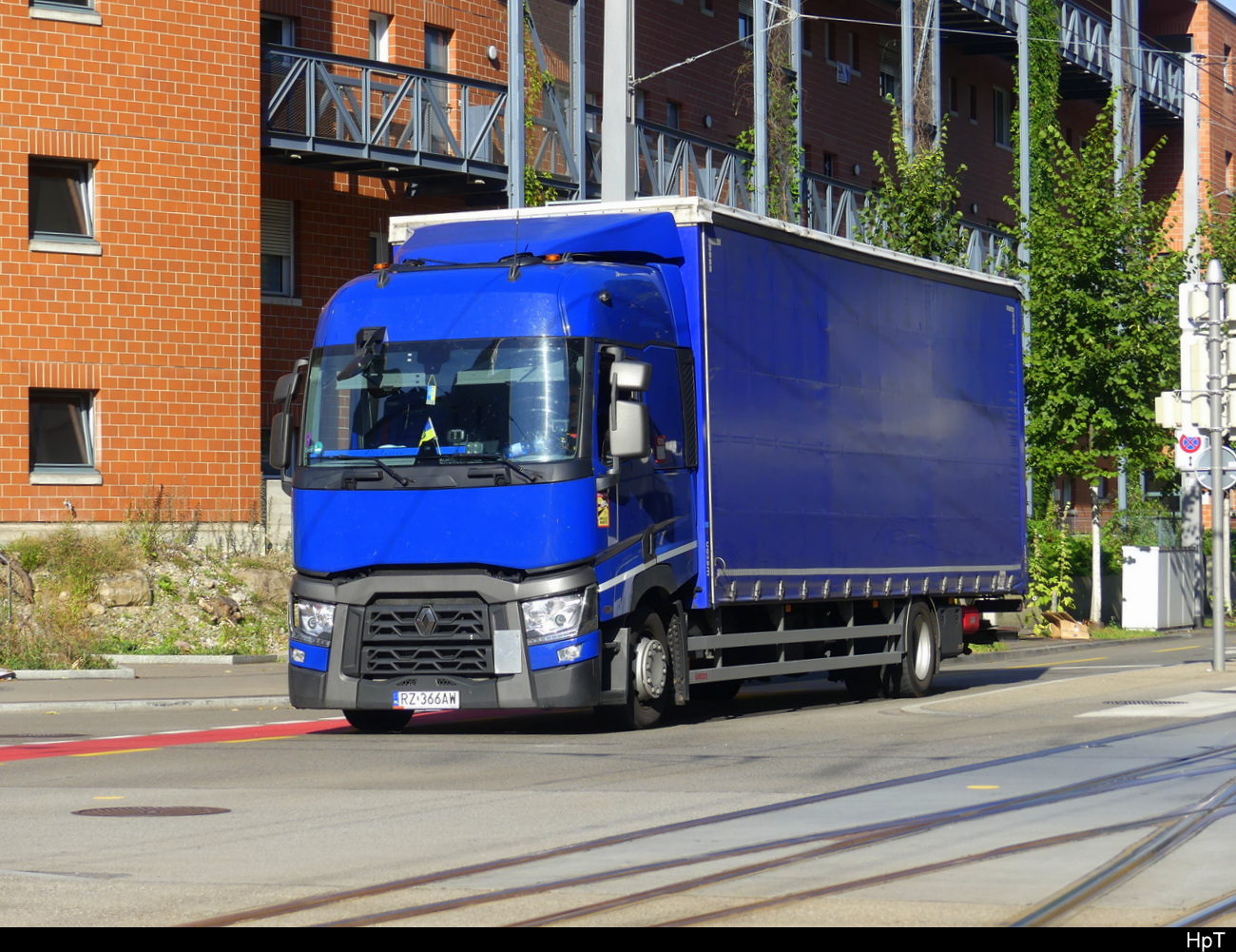 Renault mit Pritsche unterwegs in Altstetten am 2024.08.14