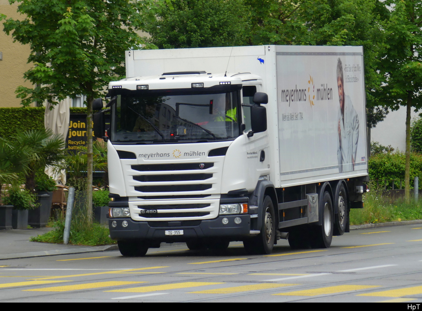 Scania G 450 mit Kastenaufbau unterwegs in Zürich Seebach am 2024.05.07