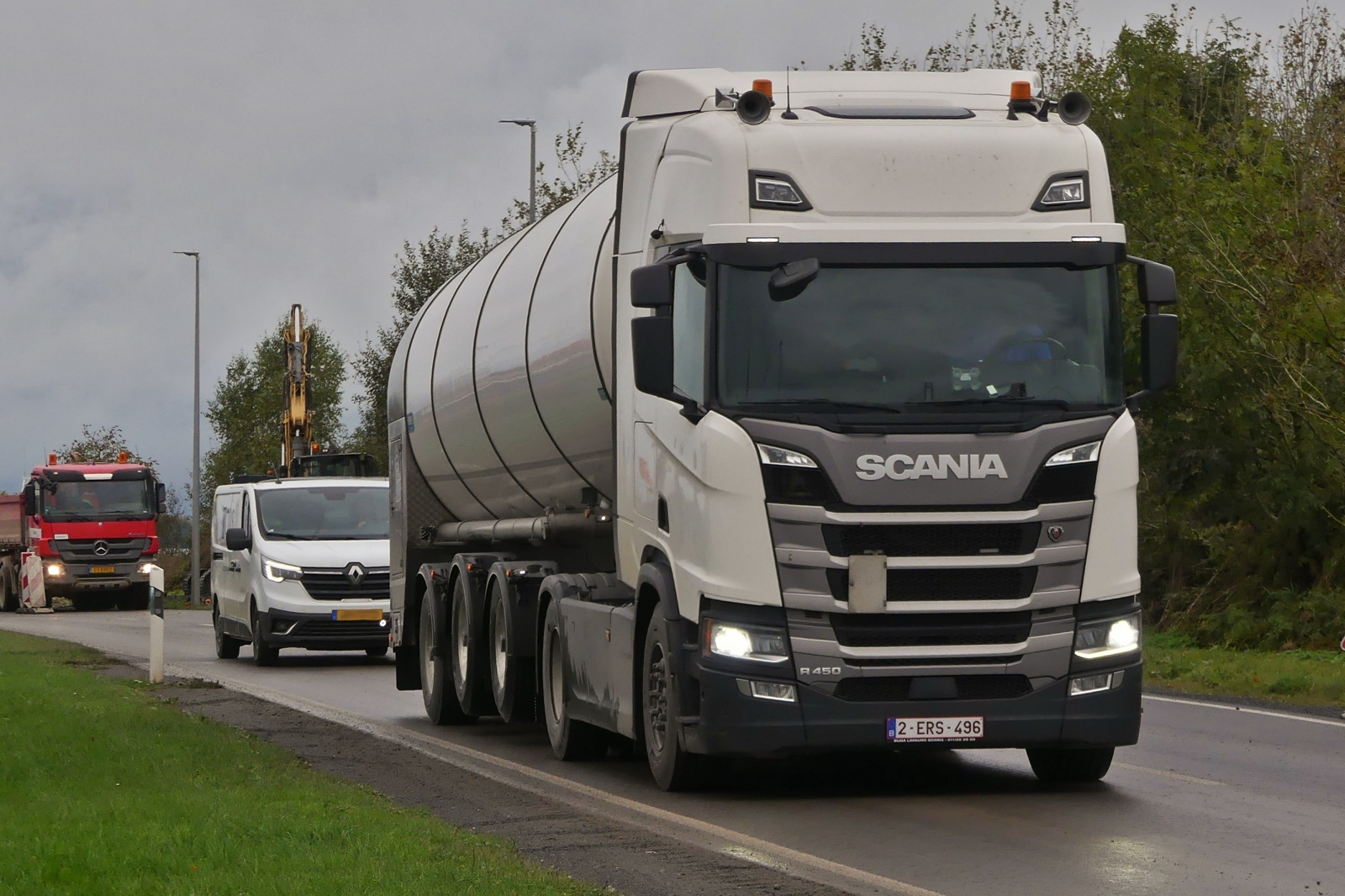 Scania R 450 Tanksattelzug, mit leerem Tank unterwegs zur Befüllung. 10.2024