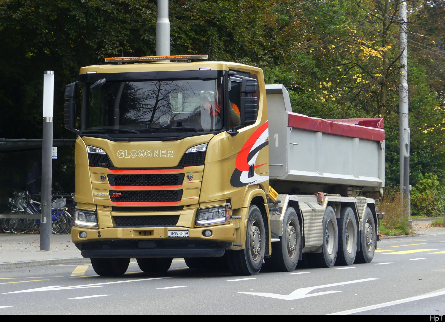 Scania R500 XT Kipper unterwegs in Kriens am 2024.10.21