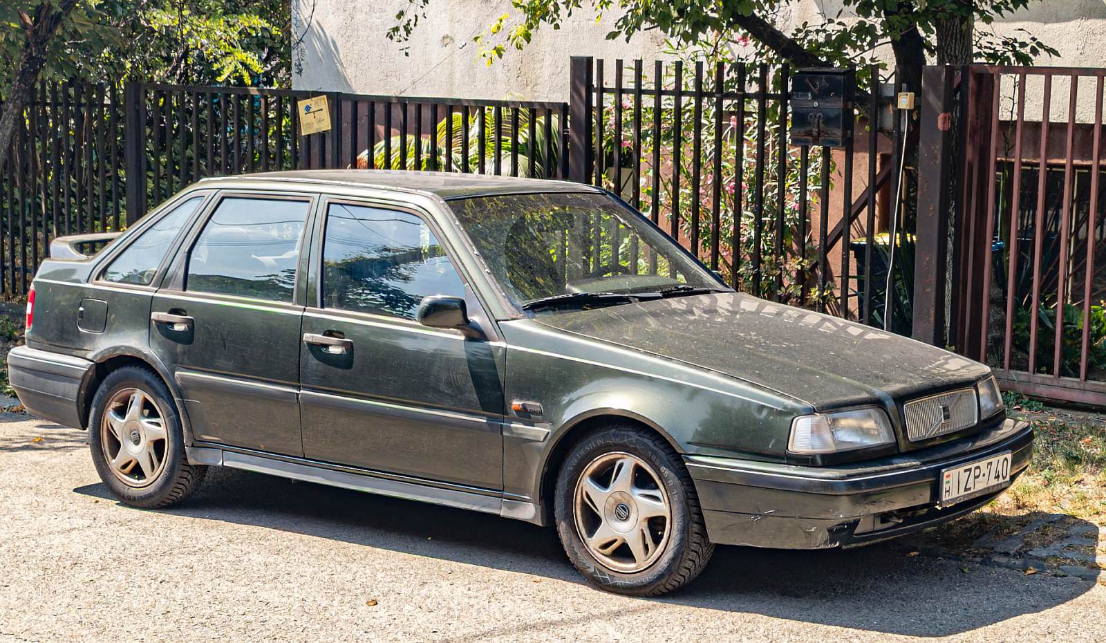 Volvo 460 Facelift, gesehen in Juli, 2024.