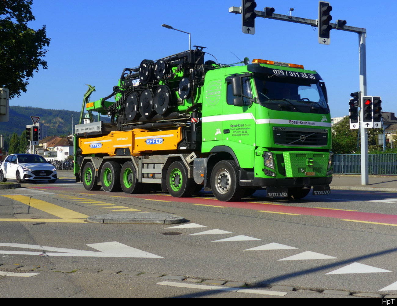 Volvo mit Spez. Aufbau unterwegs in der Stadt Olten am 2024.08.13