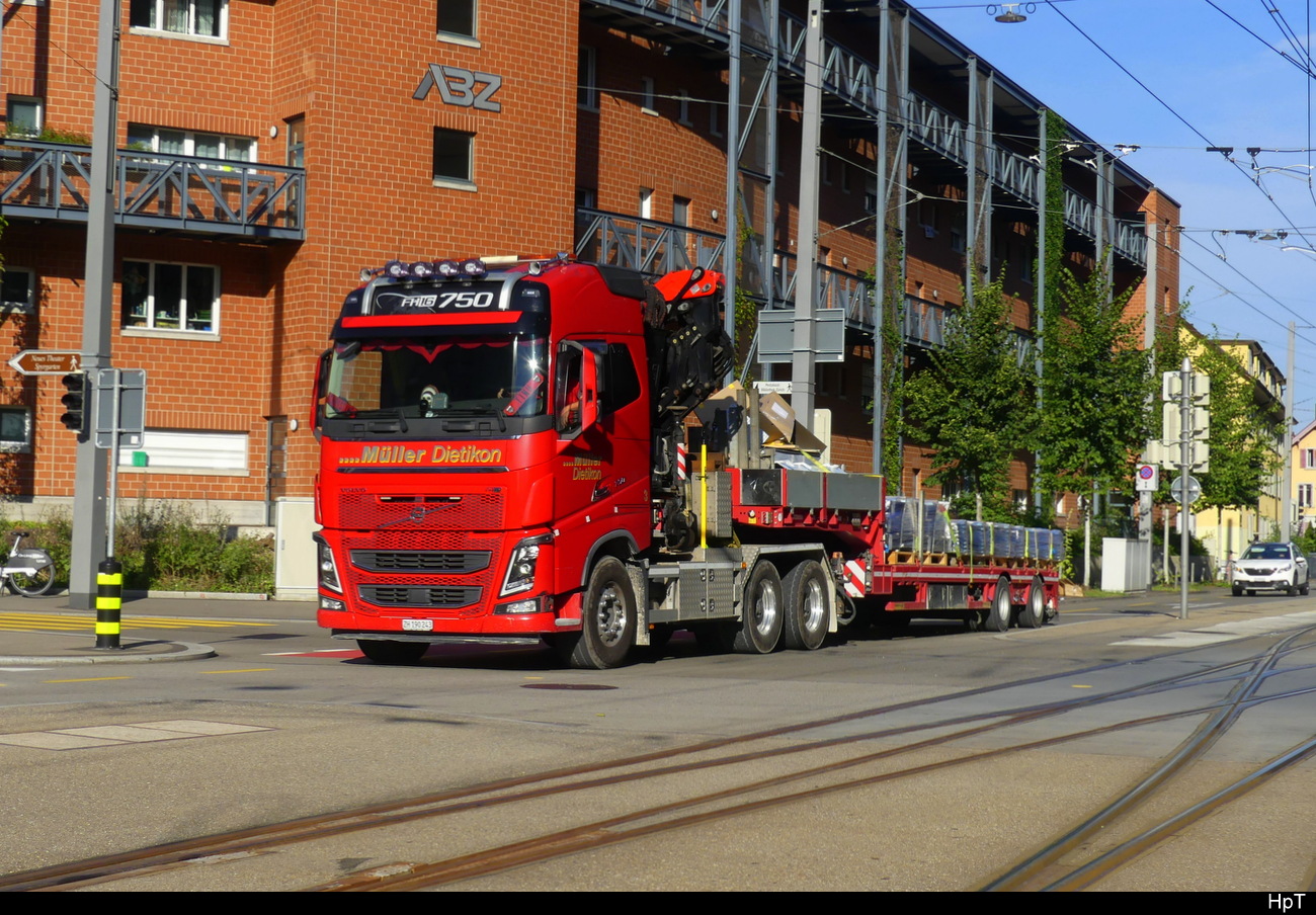 Volvo Sattelschlepper unterwegs in Altstetten am 2024.08.14