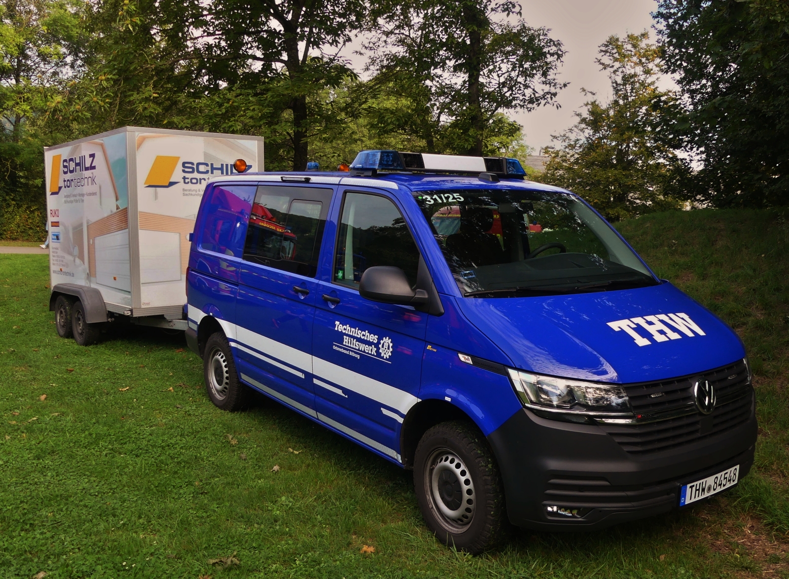 VW T6 des THW, auch der THW aus dem Ortsverband Bitburg war zum Tag der Rettungsdienste mit Anschauungsmaterial angereist, 22.09.2024