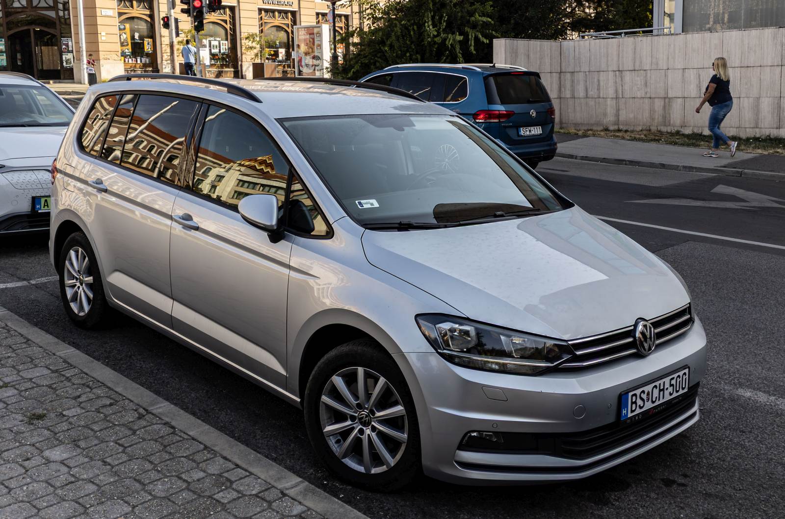 VW Touran Mk2, fotografiert in August, 2024.