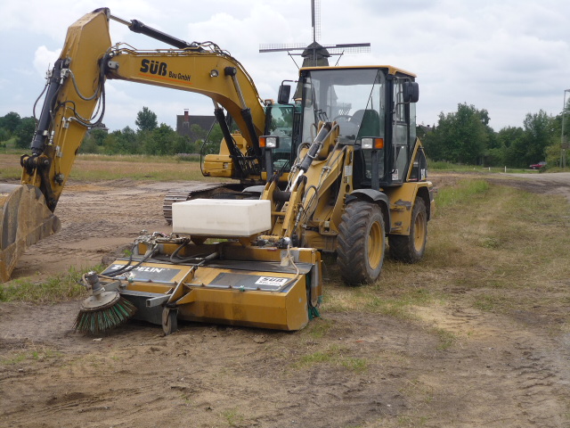 12.07.2009: Ein CAT906 Radlader.