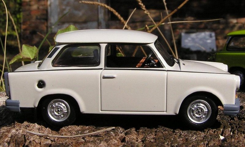 1/43 Trabant 1.1, Seitenansicht.