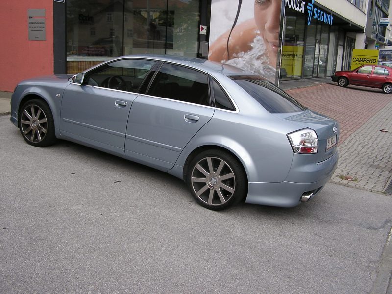 Audi A4.