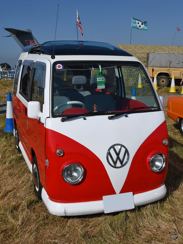 Auf Fluchtigem Blick Ein Vw Bulli Bei Genauerem Hinsehen Ein Kleinbus Des Japanischen Herstellers Suzuki Fahrzeugbilder De