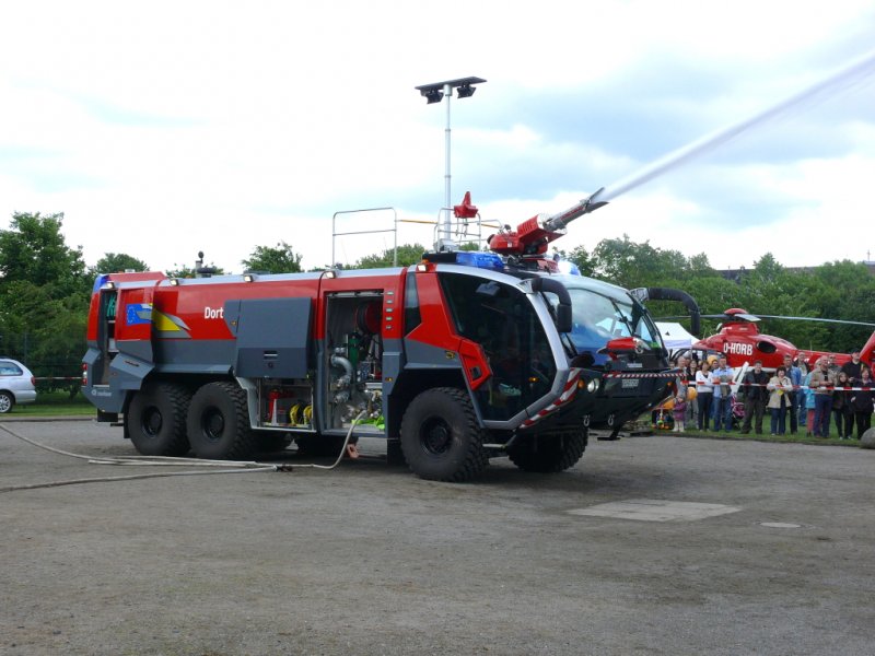  Fahrzeug der Flughafenfeuerwehr Dortmund gesehen beim Tag der offenen Tr der EDG Dortmund 