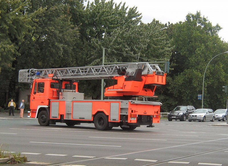 Feuerwehrfahrzeug in Berlin-Wedding, 7.9.2008