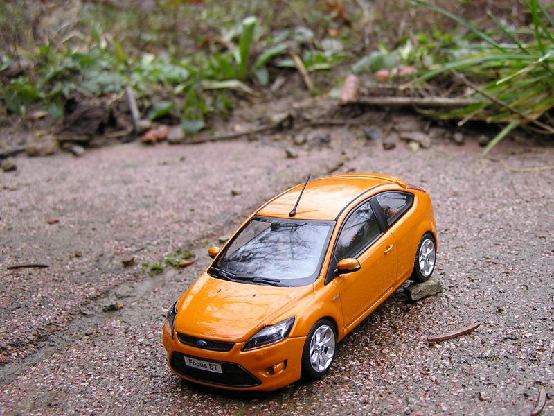 Ford Focus ST von Minichamps.