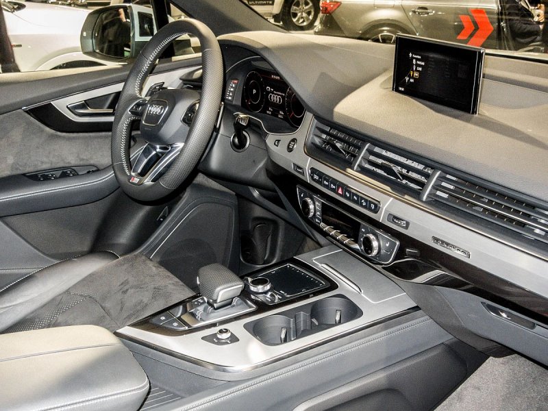 Interieur Des 2016 Er Audi A4 Gesehen Auf Dem Auto Zurich