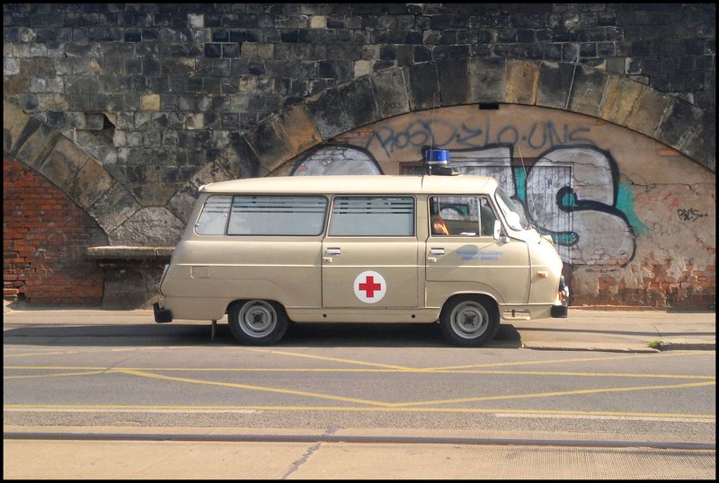 Krankenwagen Skoda 13 Ambulnce Der Skoda 13 War Ein Heckgetriebener Kleintransporter Der Marke Skoda Und Spater Auch Taz Fahrzeugbilder De