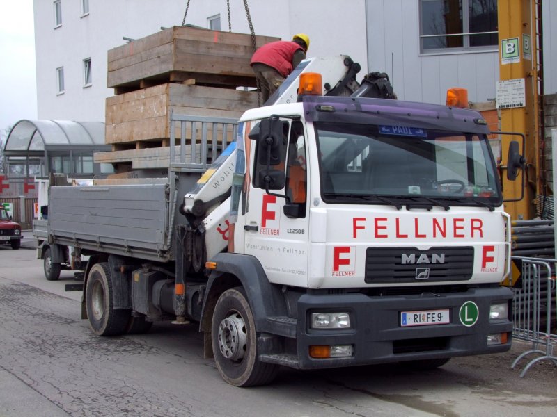 MAN LE250B im Baustellenverkehr; 090320