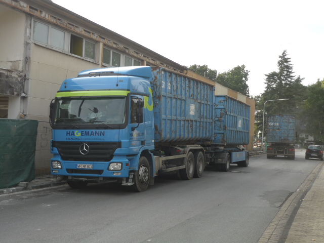 MB Actros Abrollkipper-Zug.