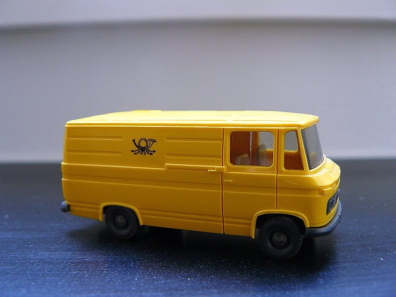 MB L406 Postwagen