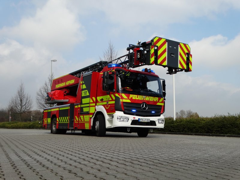 Mercedes Benz Atego DLA(K) (Florian Hofheim 1-30-1) der Feuerwehr