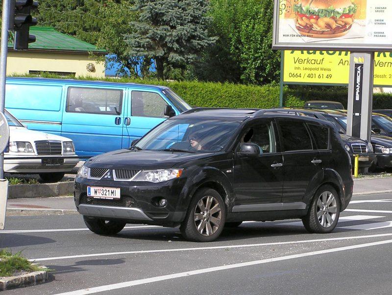 Mitsubishi Outlander.