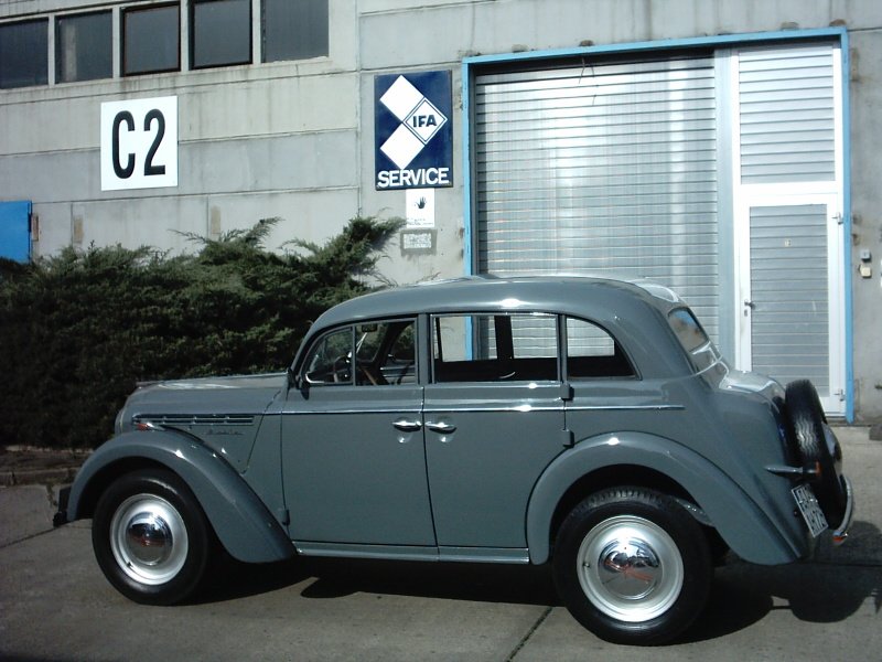 Moskwitsch 401
Oldtimer Restaurierung
Havelstr. 21 