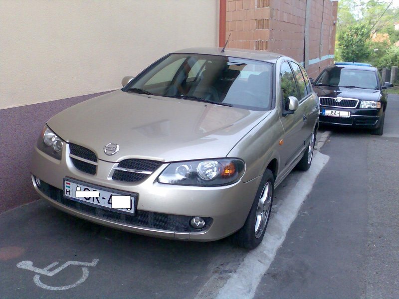 Nissan Almera.