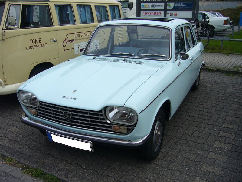 Peugeot 4 1965 1976 Ausser Als Vierturiger Limousine War Der Mittelklassewagen Auch Als Break Genanntes Kombimodell Als Coupe Und Als Fahrzeugbilder De