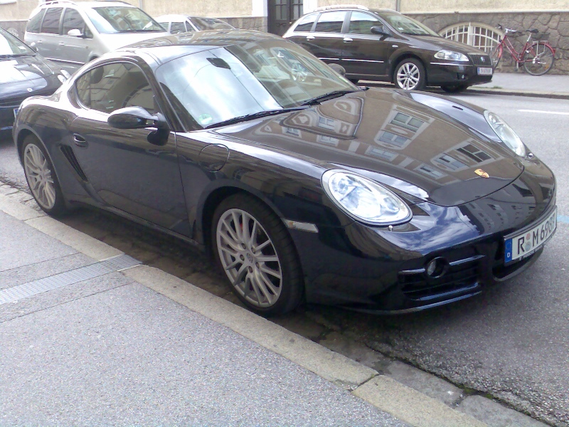 Porsche Cayman S.