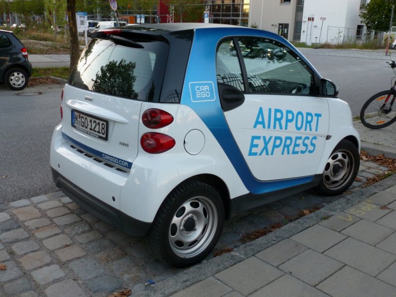 Smart For Two A 451 2 Facelift Weiss Blau Car2go Airport Express 26 08 15 Heckansicht Fahrzeugbilder De
