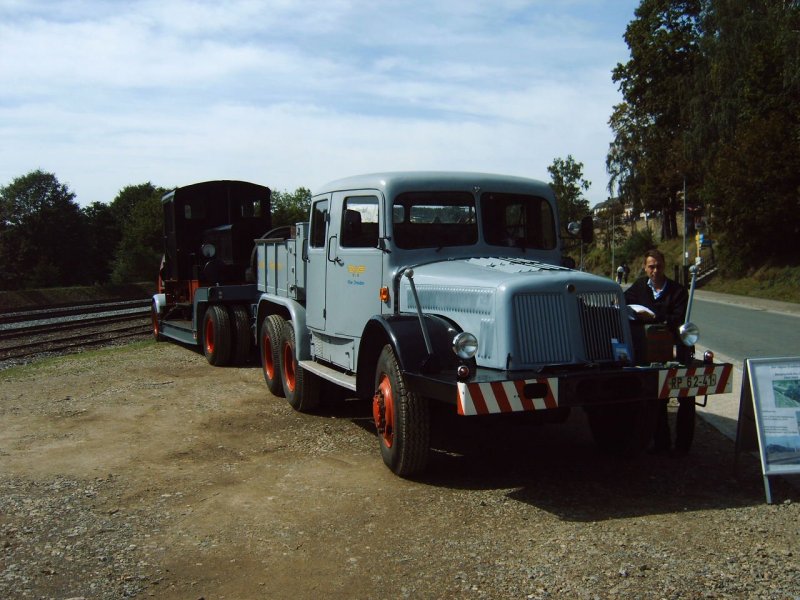 Tatra 141 mit Tiefladehnger