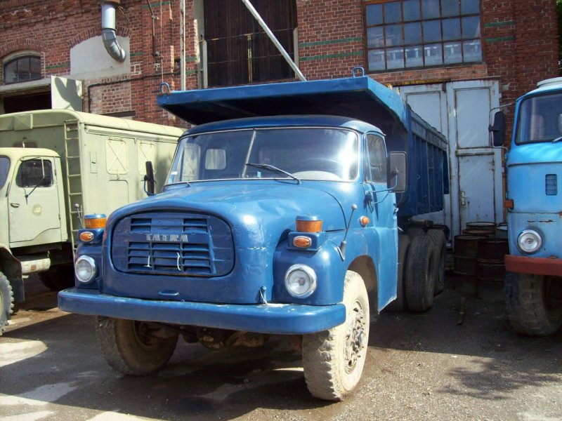 Tatra 148