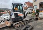 =Bobcat steht auf einer Baustelle in Petersberg, 12-2024